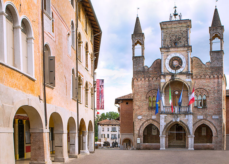 Municipio di Pordenone in corso Vittorio Emanuele II